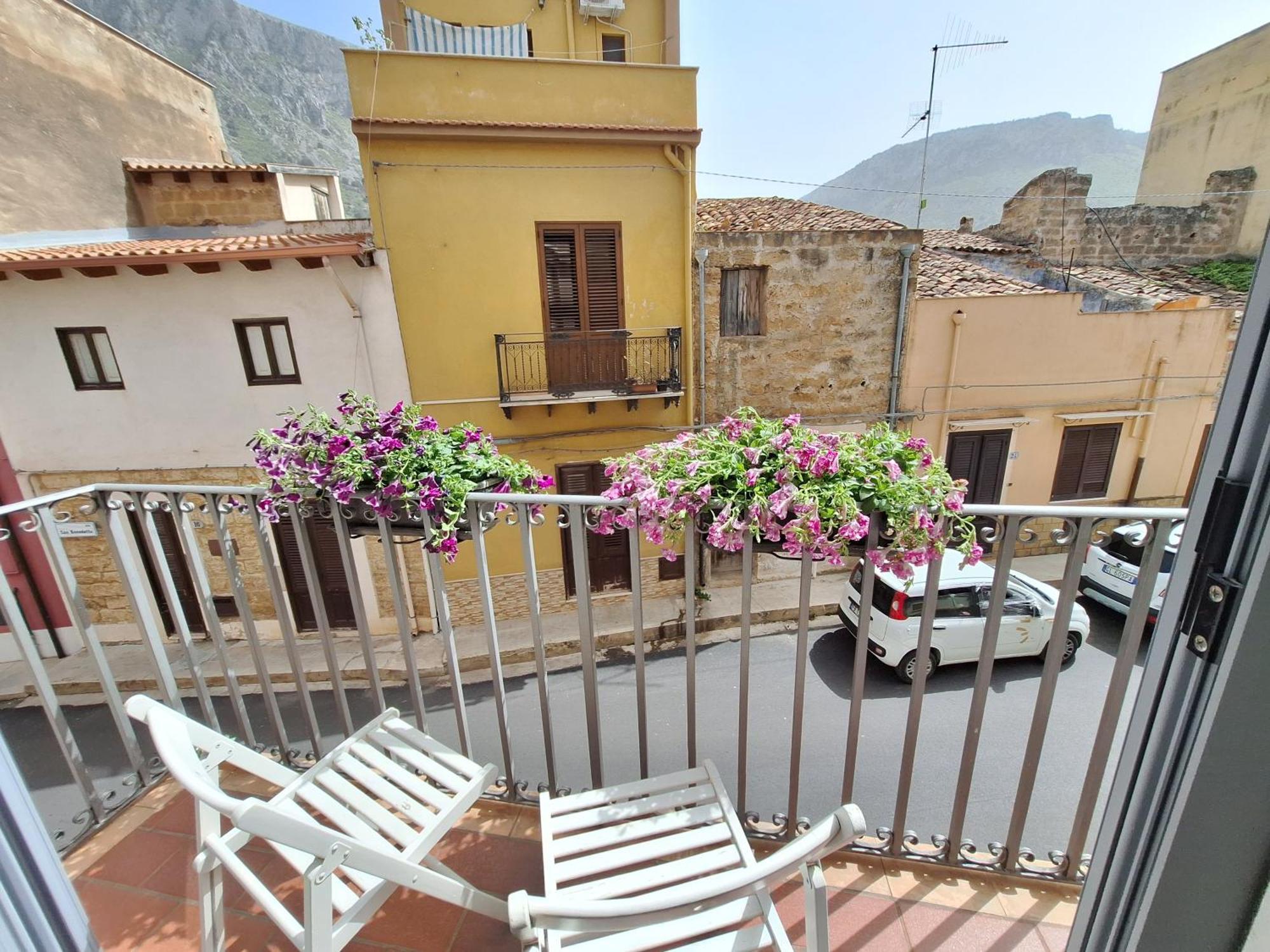 B&B Antichi Colori Cinisi Exterior photo